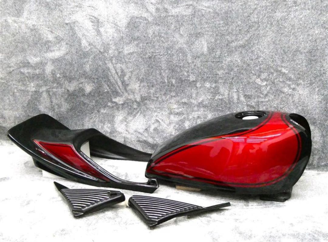 ゼファー400火の玉外装サイドカバーなし