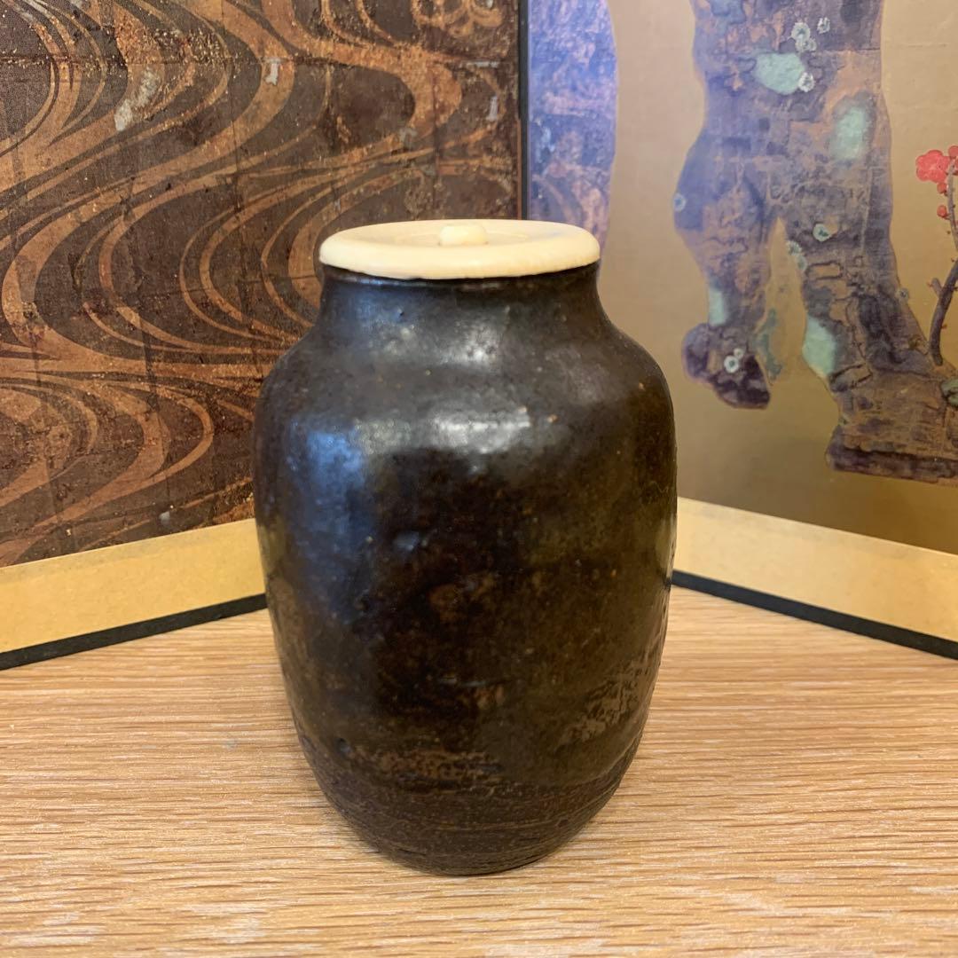 越前    茶入　　牙蓋　　　94