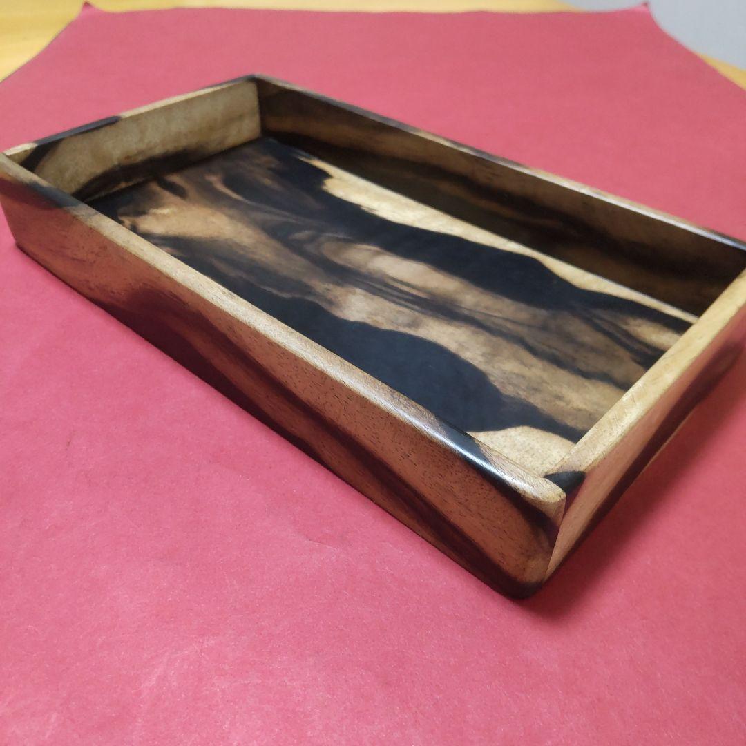 『にこ』の個性的な杢の黒柿の小物入れ&コースター2枚