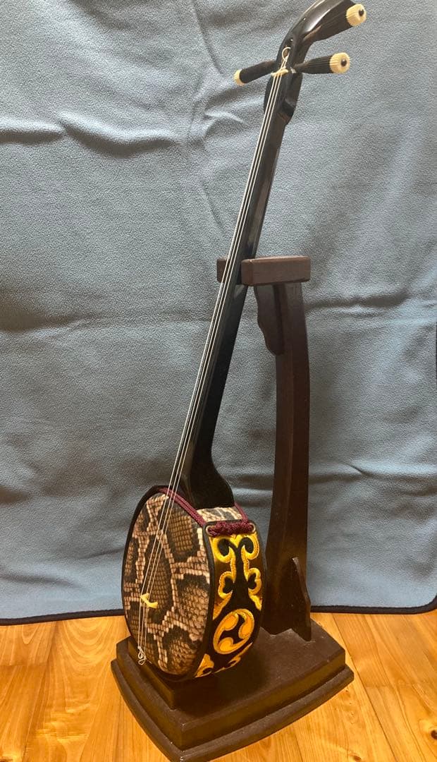 沖縄 三線(サンシン) 三味線　人工皮 スタンド付き