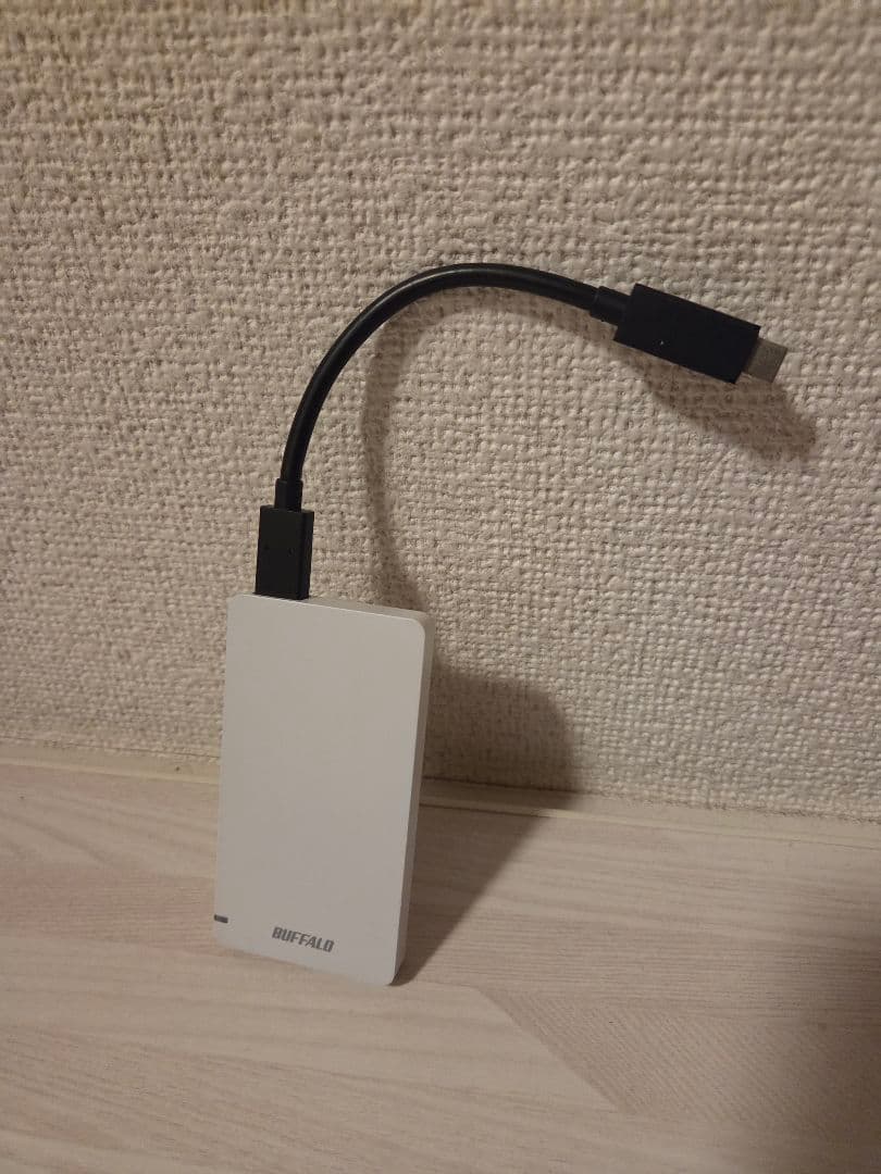 未使用品　1.9Ｔ　　BUFFALO超ミニサイズ　外付けハードディスク SSD