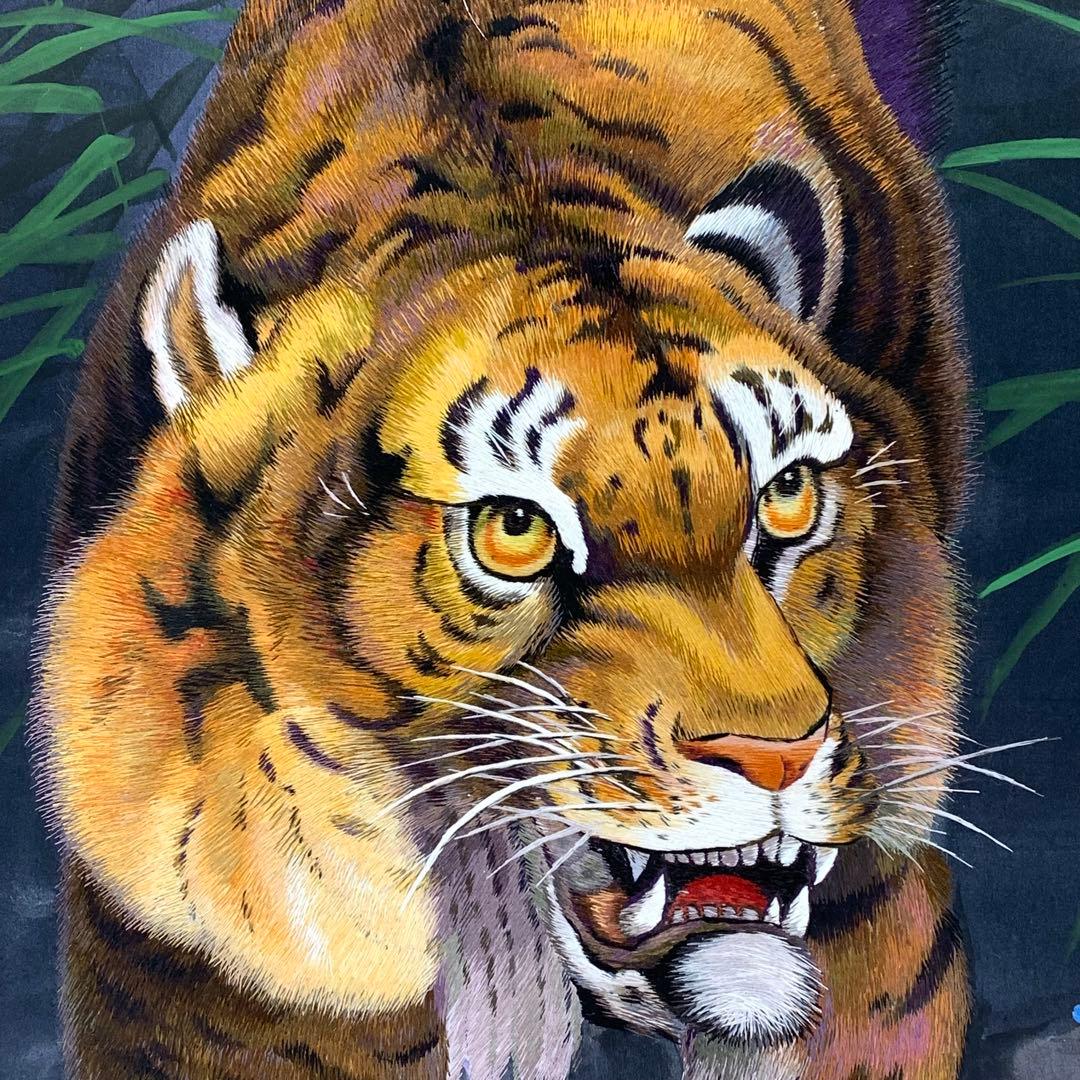 掛軸 荒木秀峰 猛虎 刺繍 共箱 太巻 干支 寅 月 夜 B-7