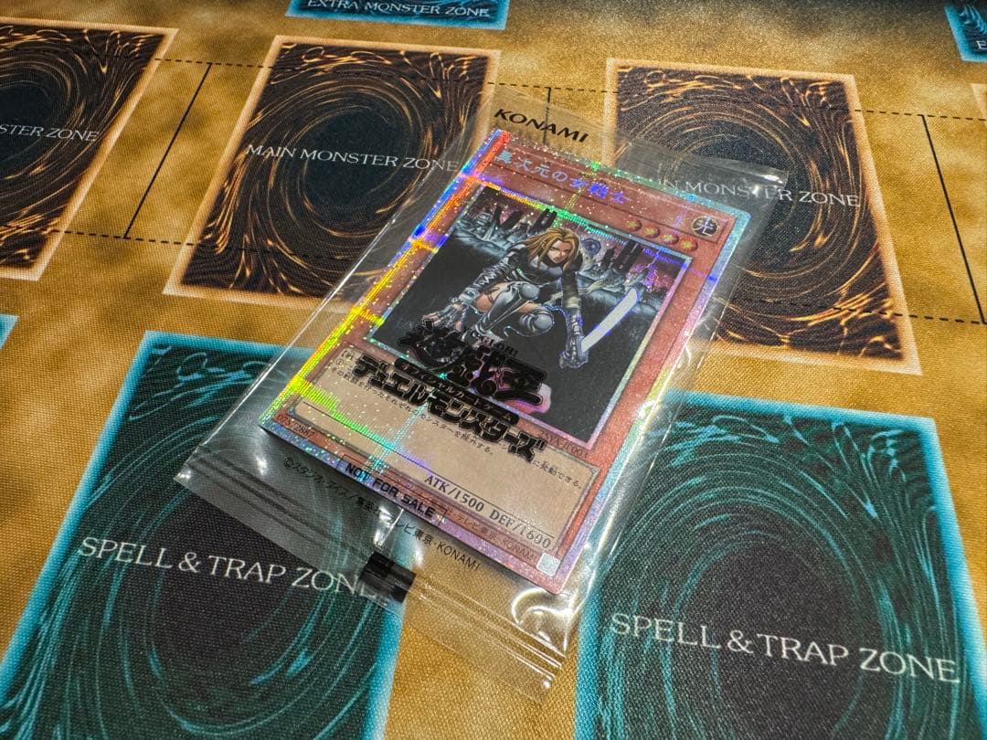 遊戯王 異次元の女戦士 プリズマ DKC 未開封