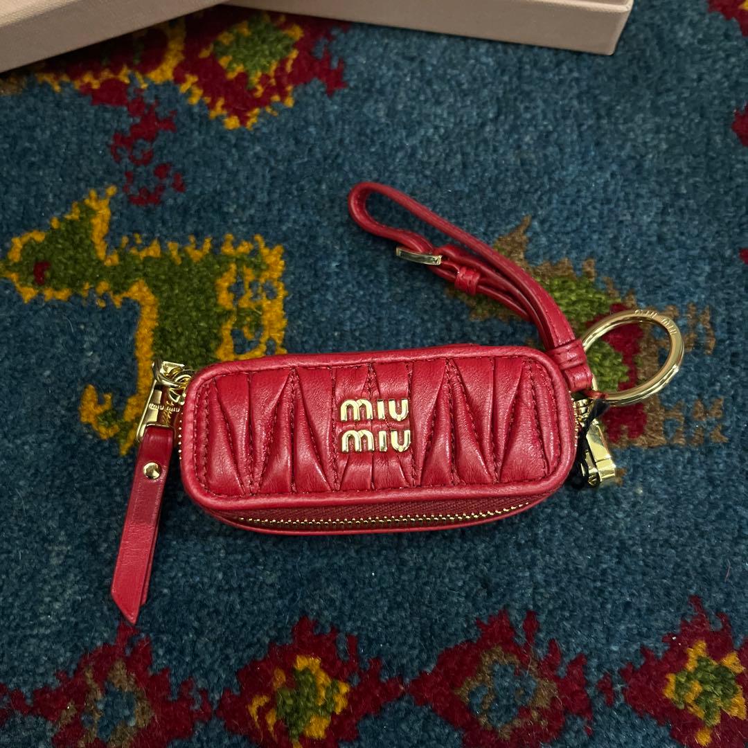 ミュウミュウ マテラッセ5TL518レザー 赤リップケース MIUMIU