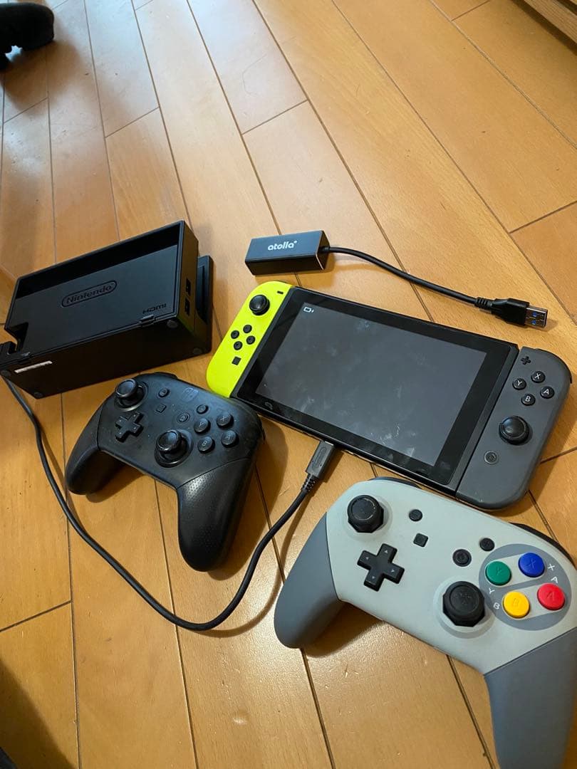 ま*り様 Nintendo Switch 本体 + プロコントローラー2個　ジャ