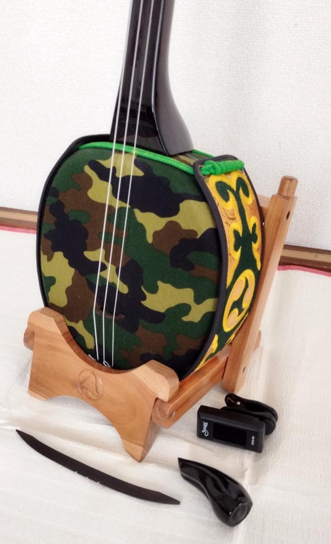 沖縄三線　パラシュート三線　迷彩柄 ツメ・チューナー付き