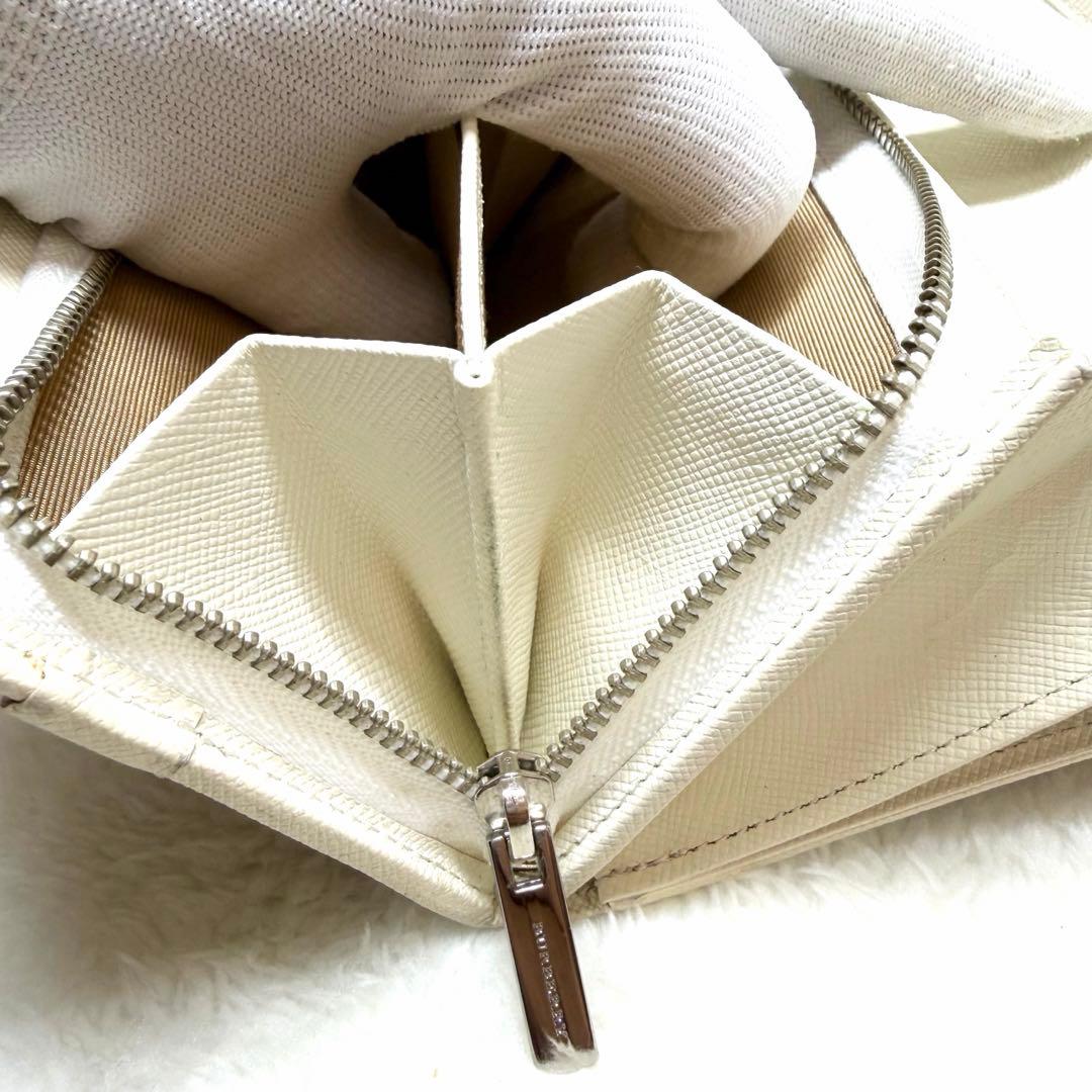 美品　BURBERRY バーバリー 二つ折り財布 ノバチェック ホワイト