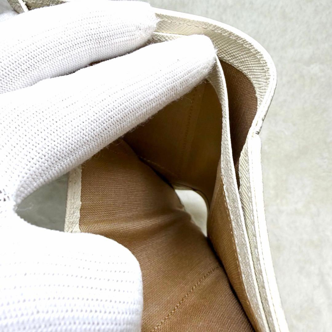 美品　BURBERRY バーバリー 二つ折り財布 ノバチェック ホワイト