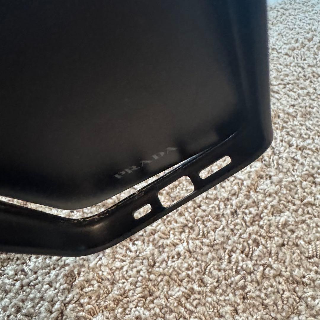 PRADA サフィアーノレザー iPhone15proケース