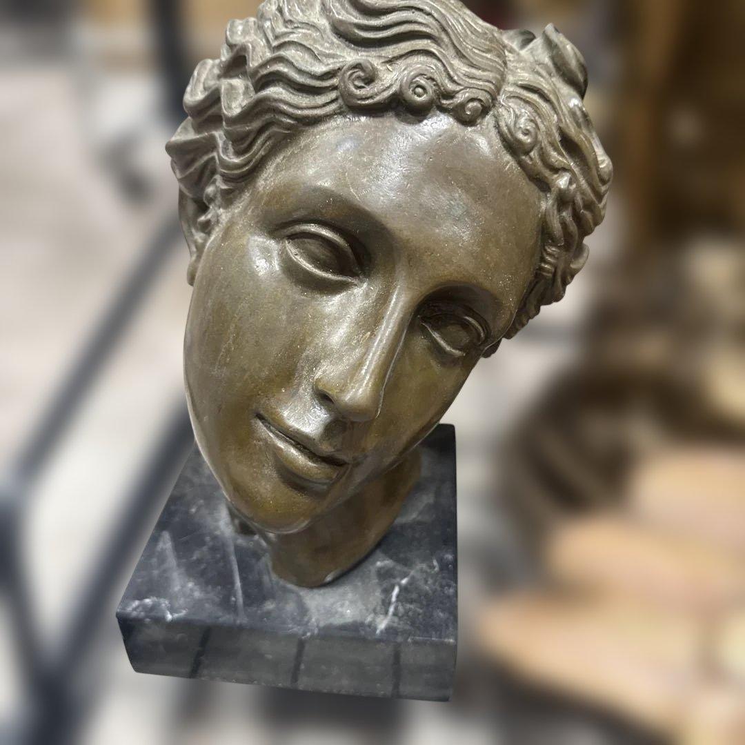 ブロンズ女性顔彫刻 黒大理石台座