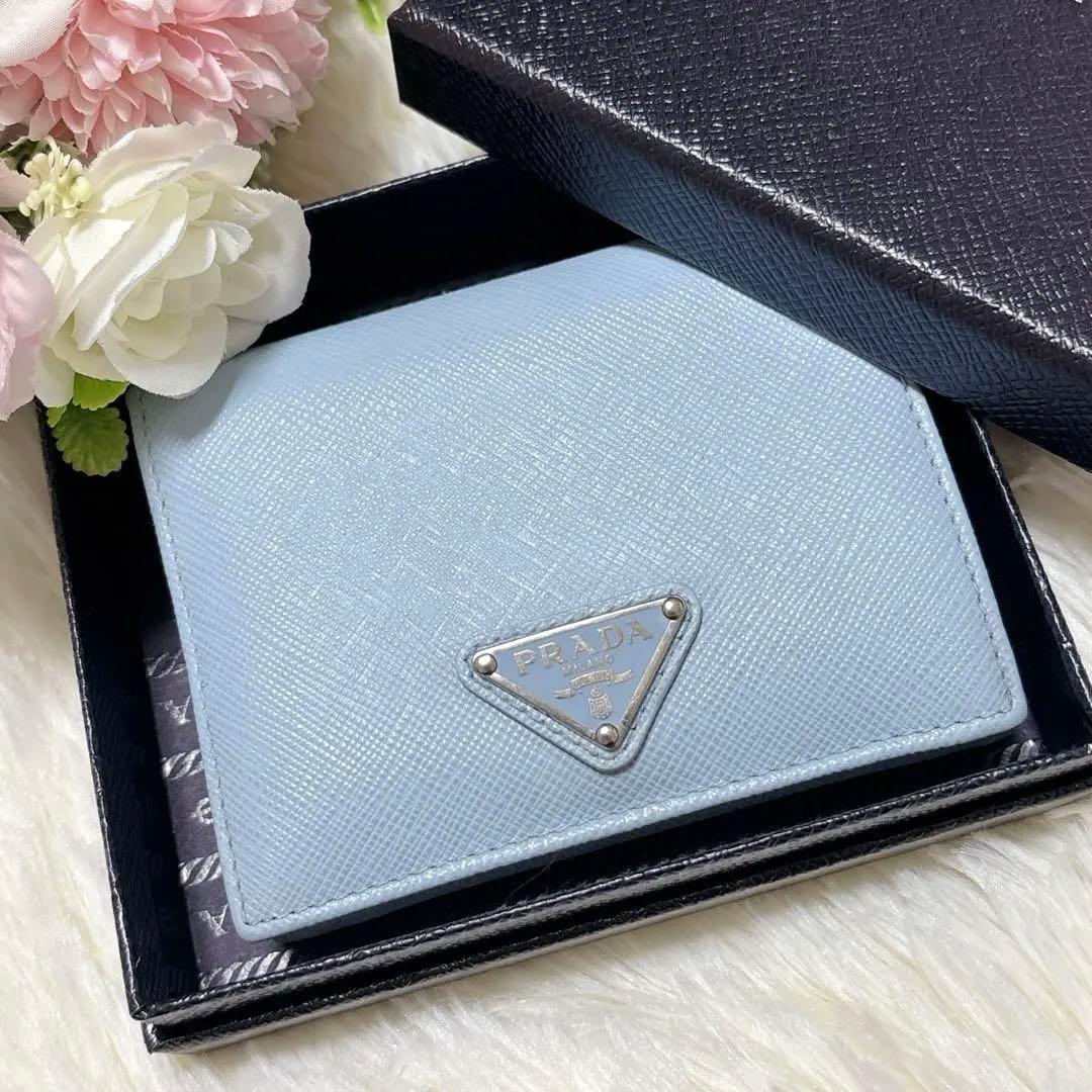 美品/現行✨プラダ 二つ折り財布 三角ロゴ レザー RFID ライトブルー 水色