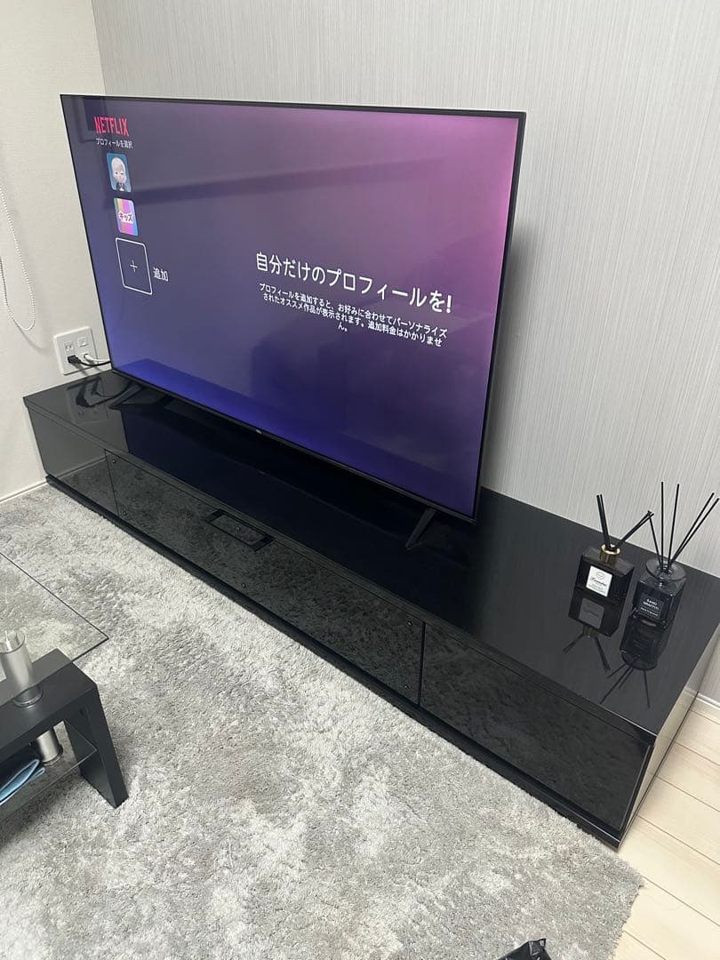 黒いモダンテレビ台