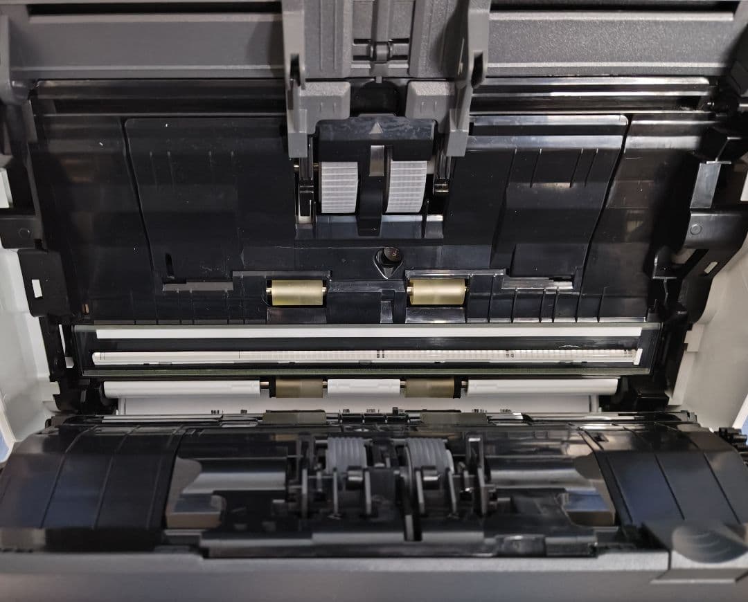 たまった書類を一気にスキャン 富士通 ScanSnap iX1500（白）