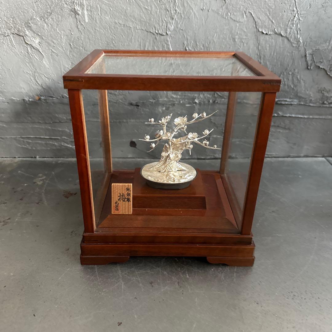 銀製 梅の木の彫刻 ガラスケース付き　光則作