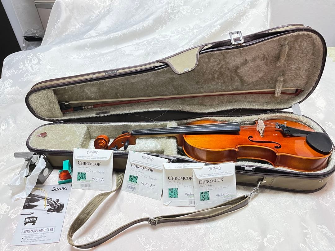 バイオリン　スズキ　SUZUKI 鈴木　楽器を守る丈夫なハードケース付き
