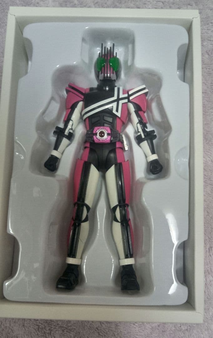 s.h.figuarts 真骨彫製法 仮面ライダーディケイド ネオVer.