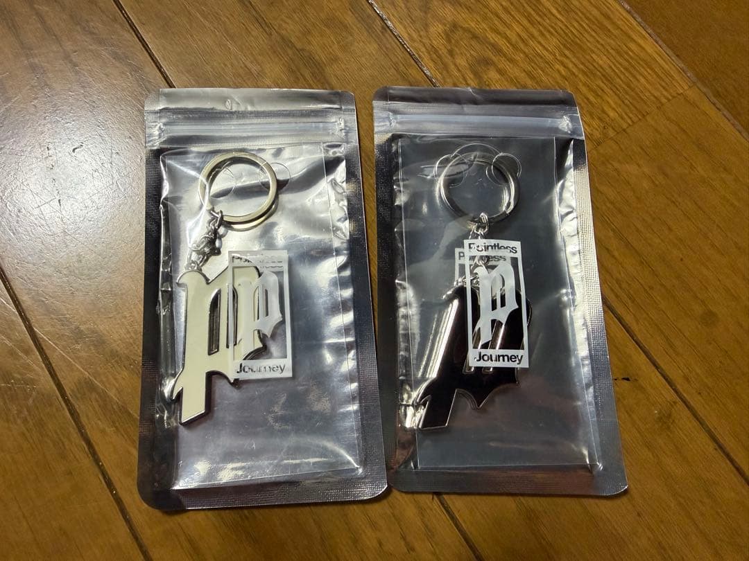 pointless Journey ロゴ型キーホルダー 2個セット
