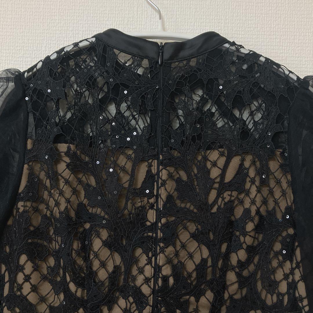 完売品　人気　レジャ　シアーレースパフスリーブスリットIラインドレス　S