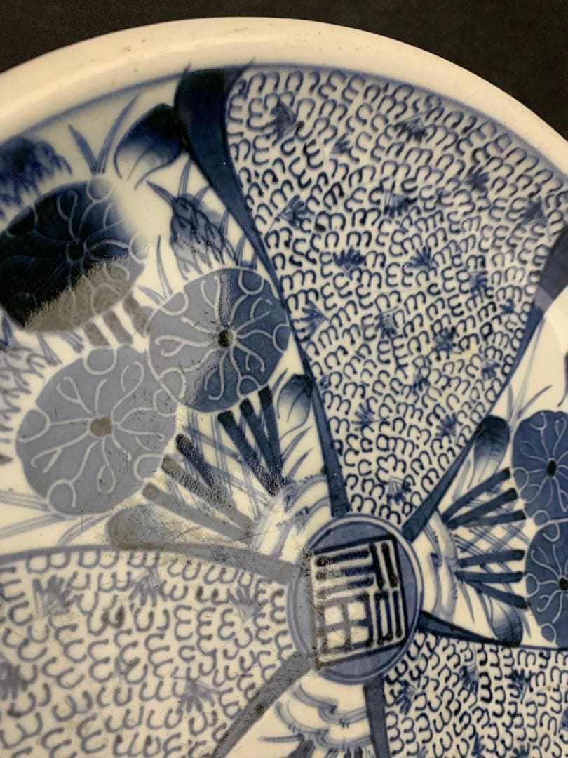 古伊万里　大皿　花　微塵唐草　捻り模様　約直径28.5㎝　/かけ有