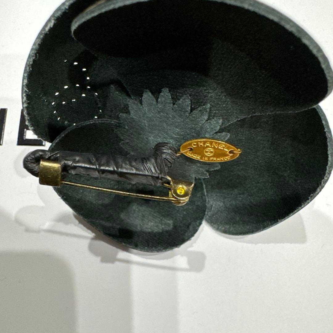 シャネル　カメリア 黒革コサージュ　ココマーク ロゴ　レザー　ヴィンテージ