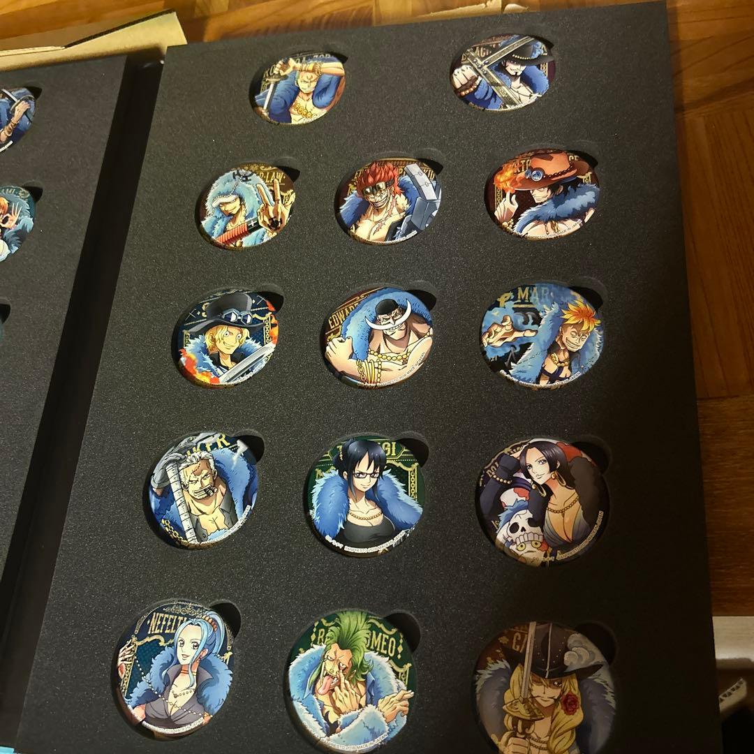 ONE PIECE 20周年記念　限定衣装缶バッジ　コンプリートセット