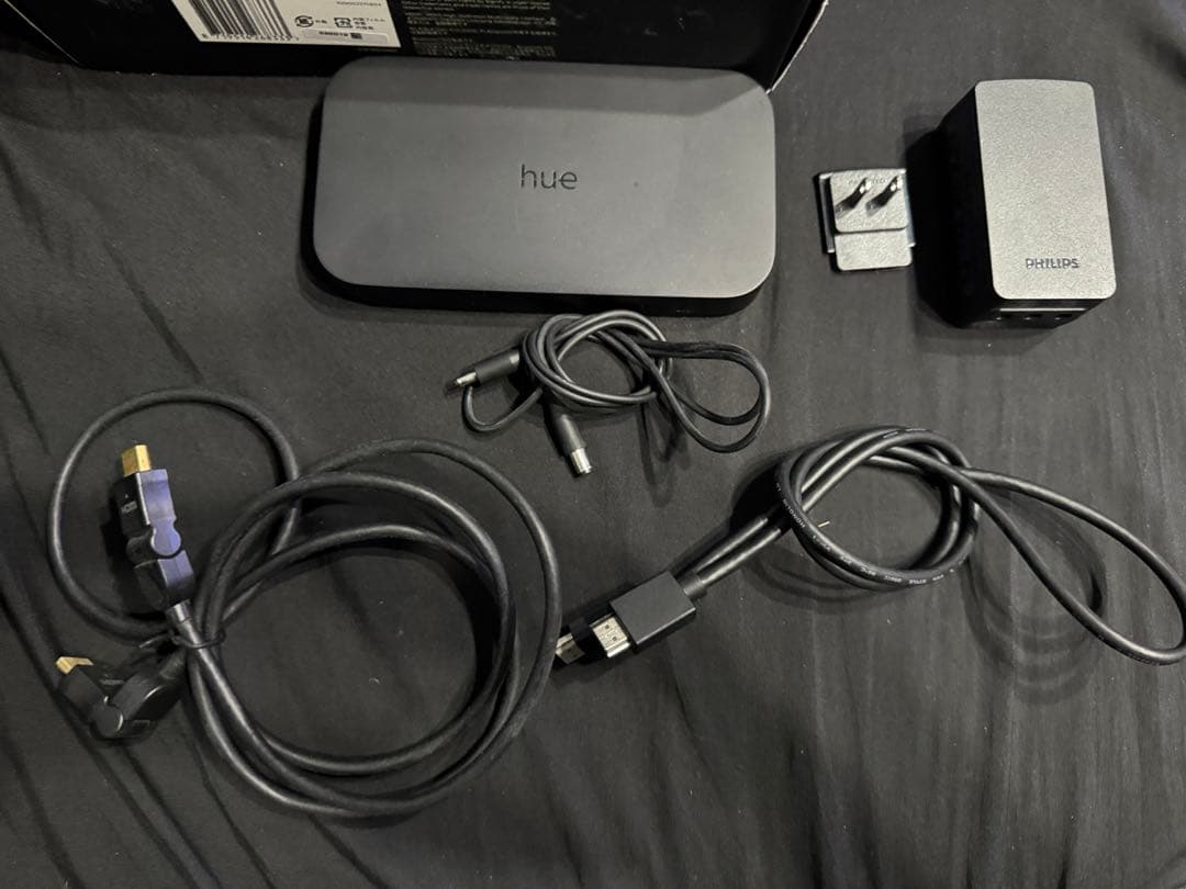 Philips Hue Bridge 本体と付属品