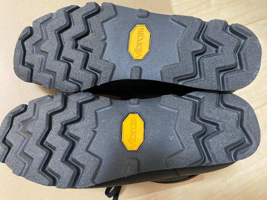 着用1回　クラークス　ワラビーブーツ　ゴアテックス　黒ブラックレザー25.5cm