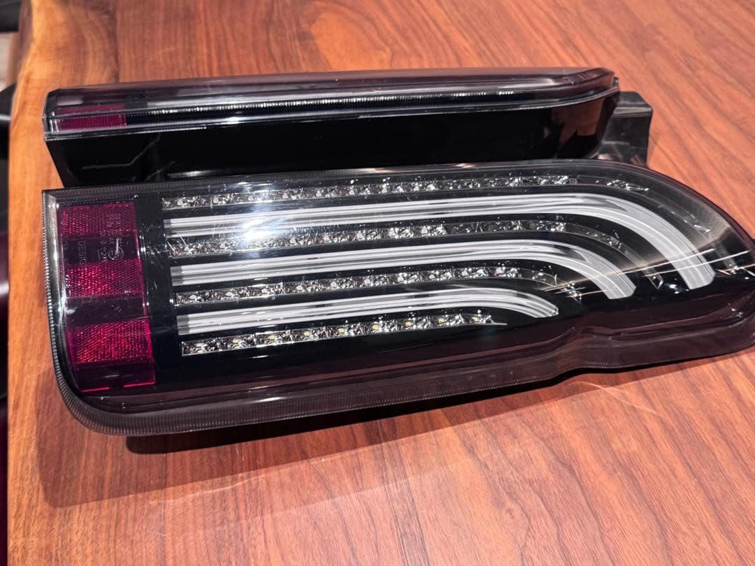 200系 LEDテールランプ クリア/レッド 2個セット