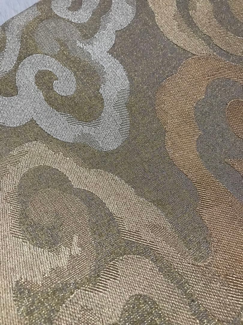 使い勝手の良いあかるい金の袋帯　瑞雲文　正絹