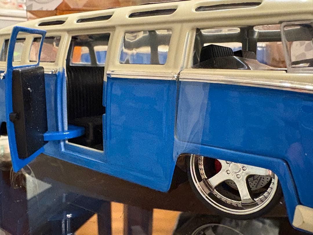 ミニカー JADATOY 1962 VOLKSWAGEN BUS