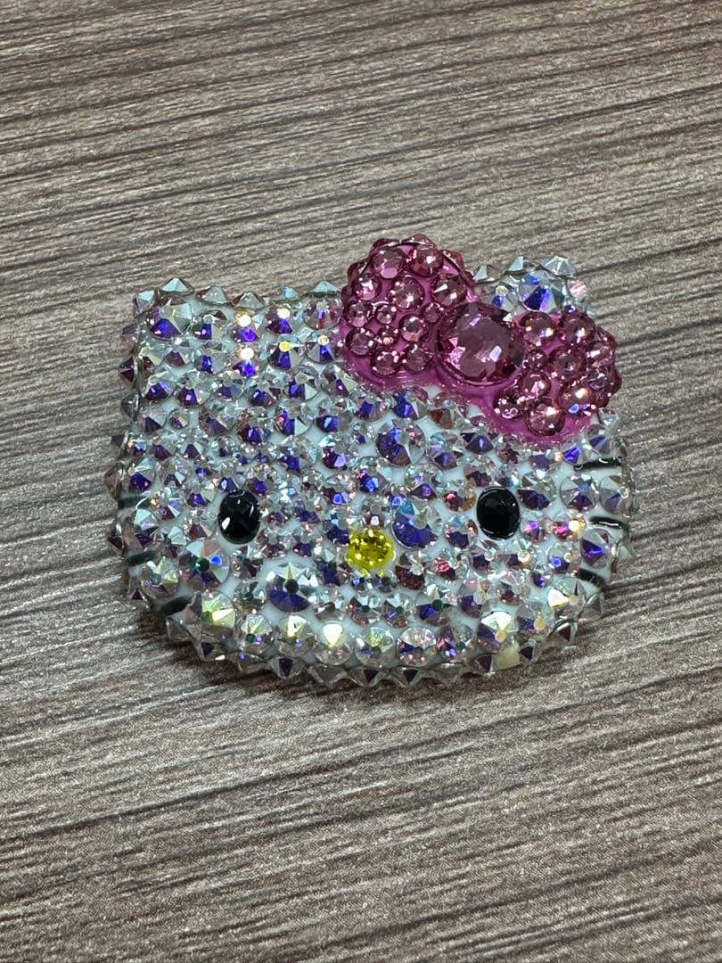 トロ‼️Bling Me! ハローキティ スワロフスキー　ブローチ