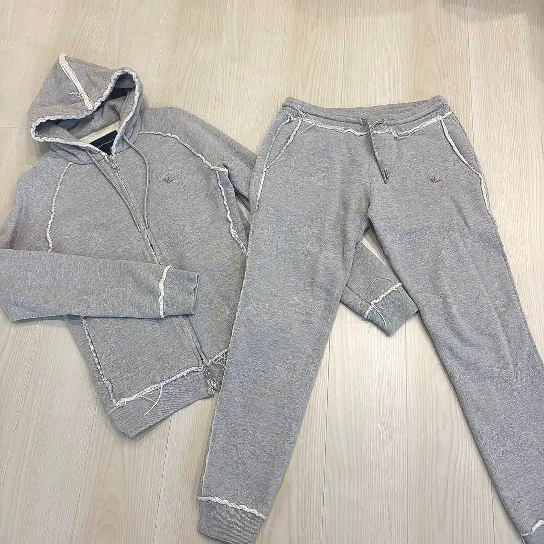 1 piu 1 uguale 3 グレースウェットセットアップ