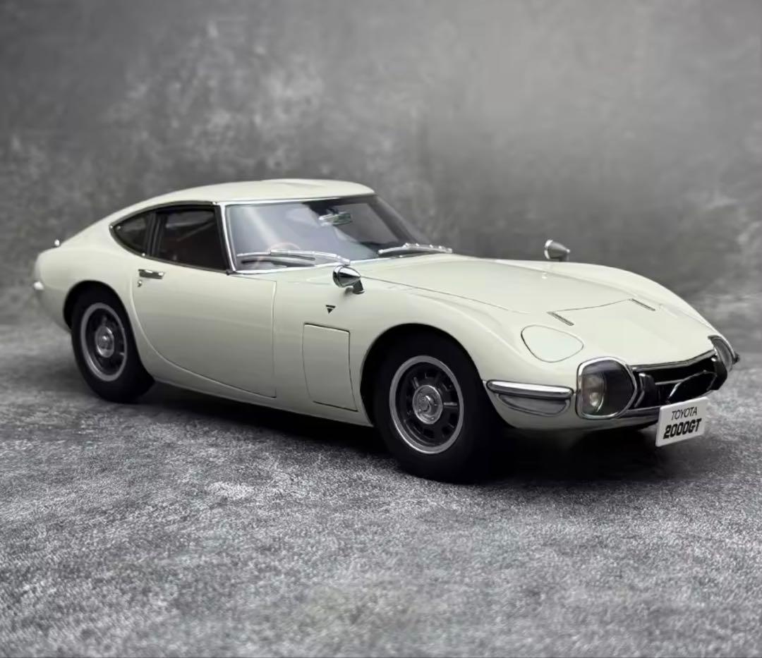 オートアート 1/18ダイカストトヨタ 2000GT ￼ミニカー