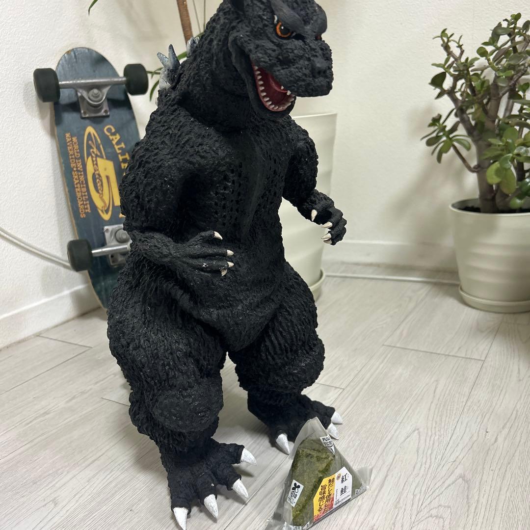 大きめなゴジラフィギュア　高さ４7センチくらい