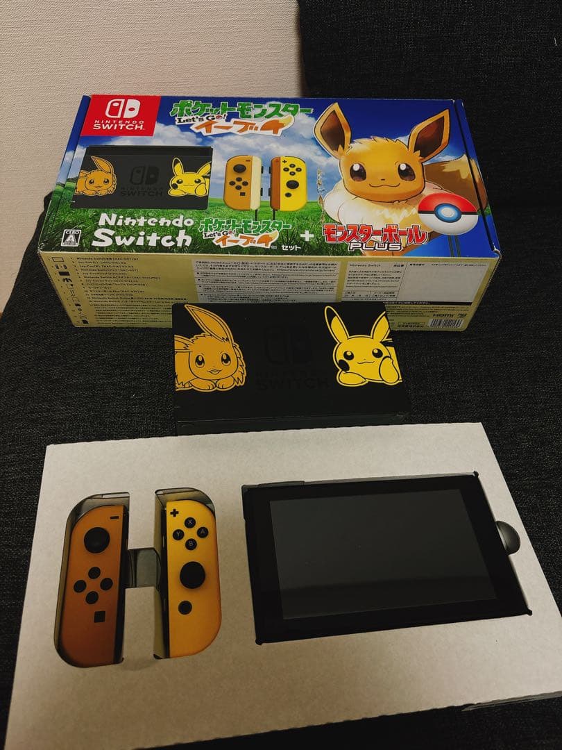 Nintendo Switch レッツゴーイーブイ ピカチュウ本体