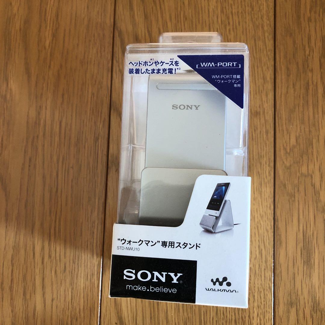 WM－PORT搭載ウォークマン専用スタンド　と　USBケーブル