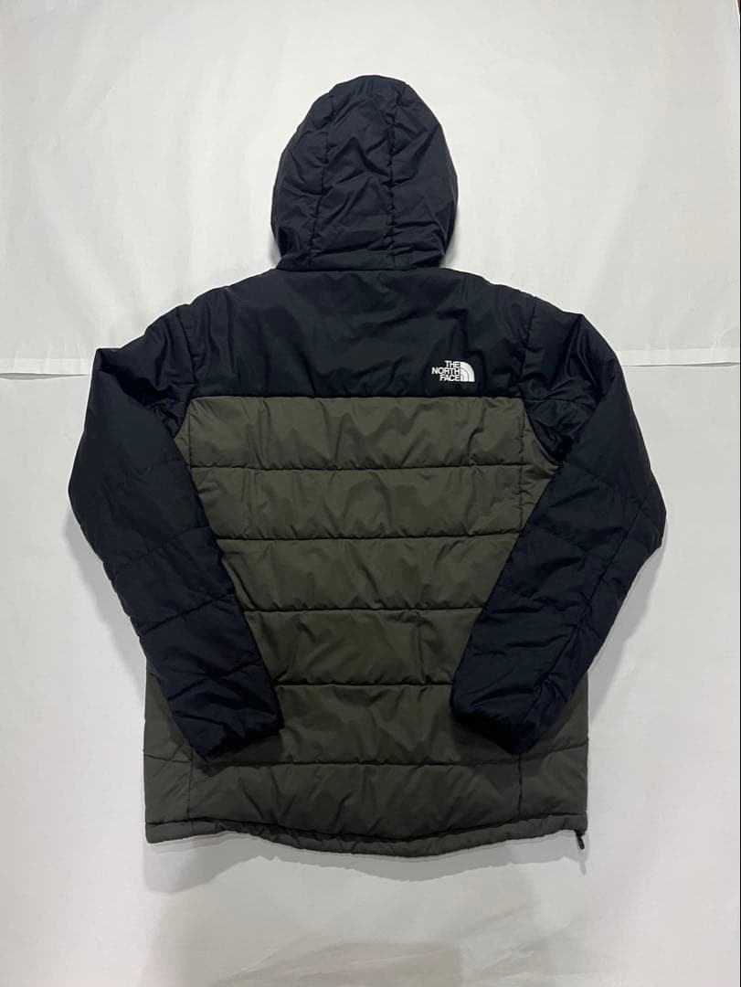 THE NORTH FACE　機能的なリバーシブル保温フーディジャケット