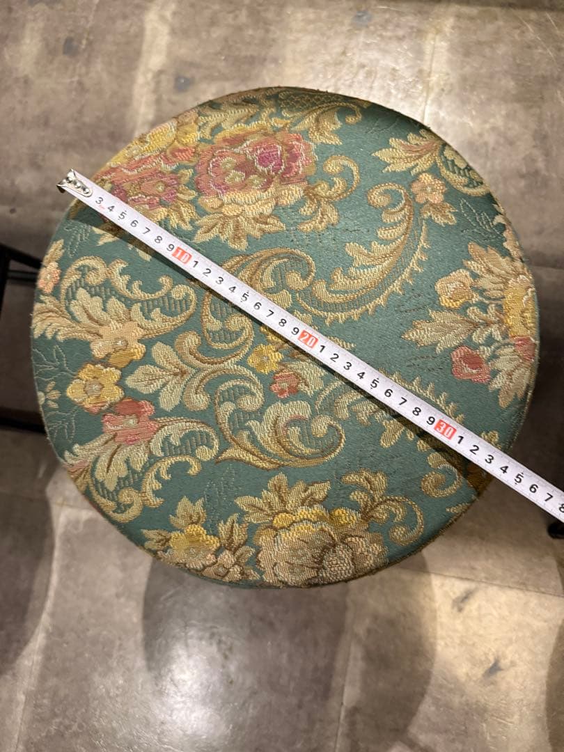 花柄円形スツール　アンティーク風　オリジナル　カフェ　二脚セット