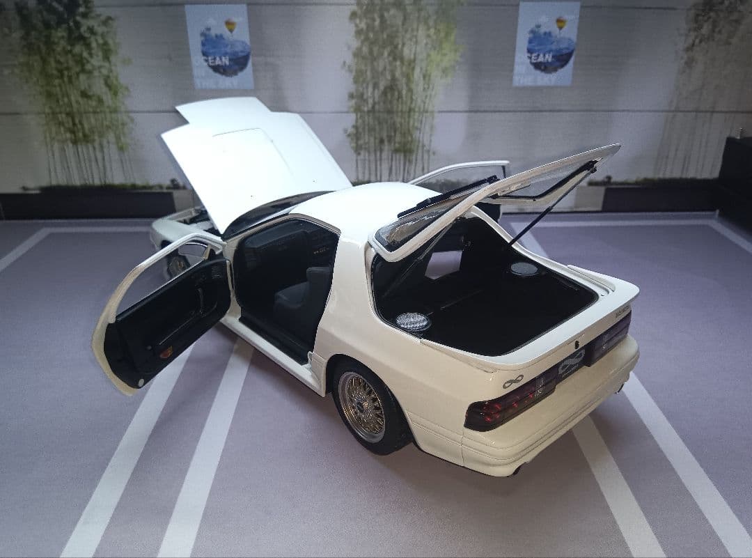 WHELART製 1/18 マツダ サバンナ RX-7 FC3 1990