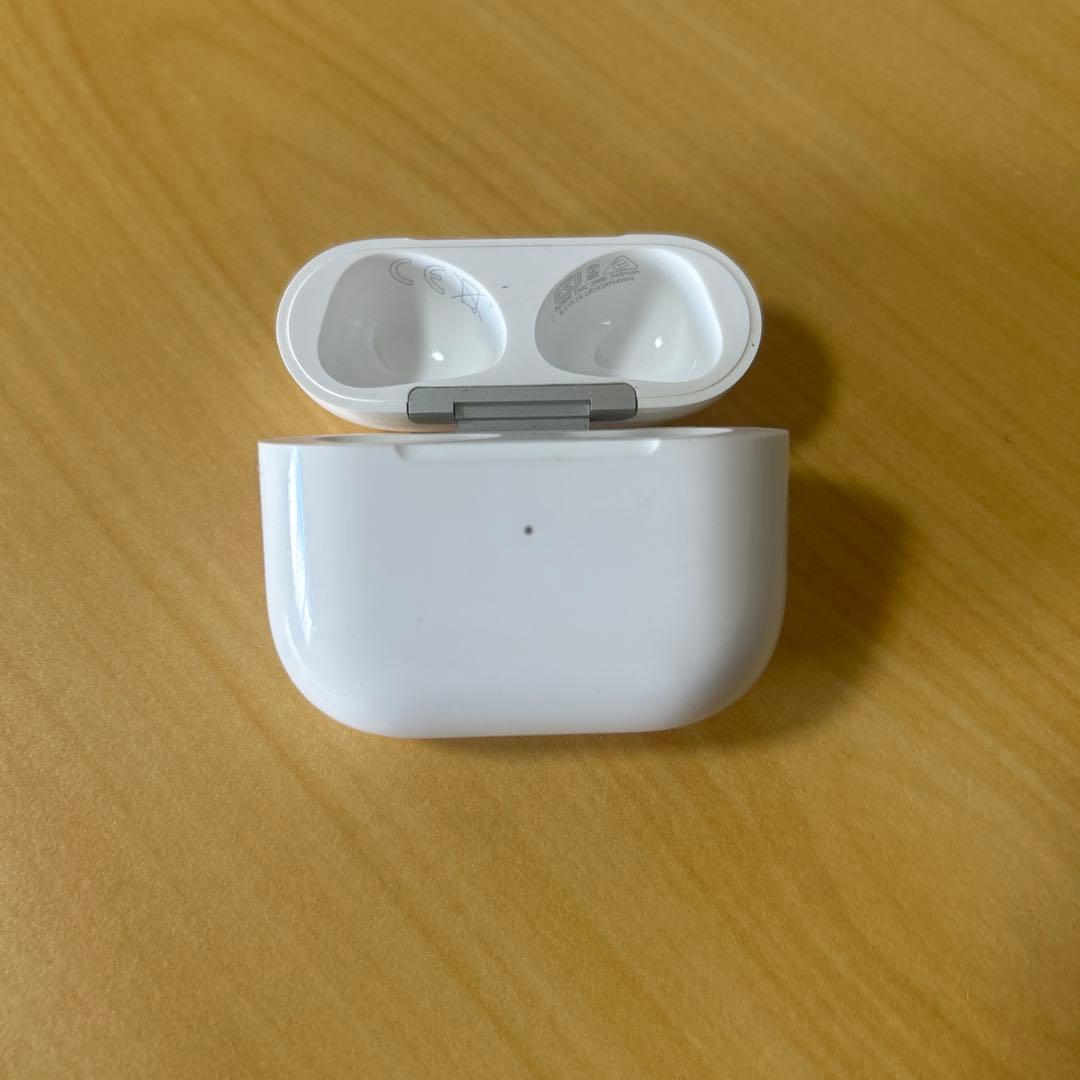 イヤホン airpods3