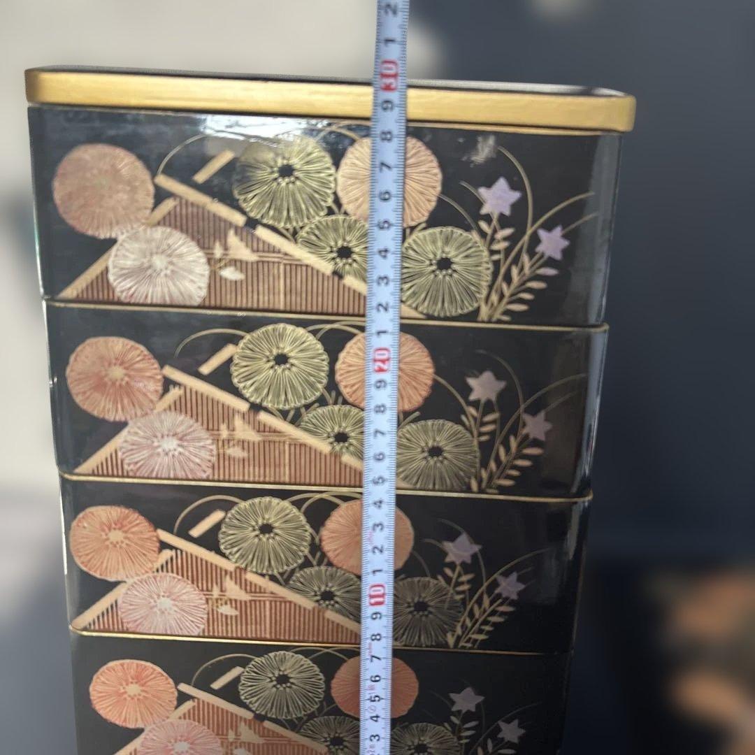 木製漆器　菊紋様 蒔絵　4段重箱　専用木箱付き 代り蓋つき