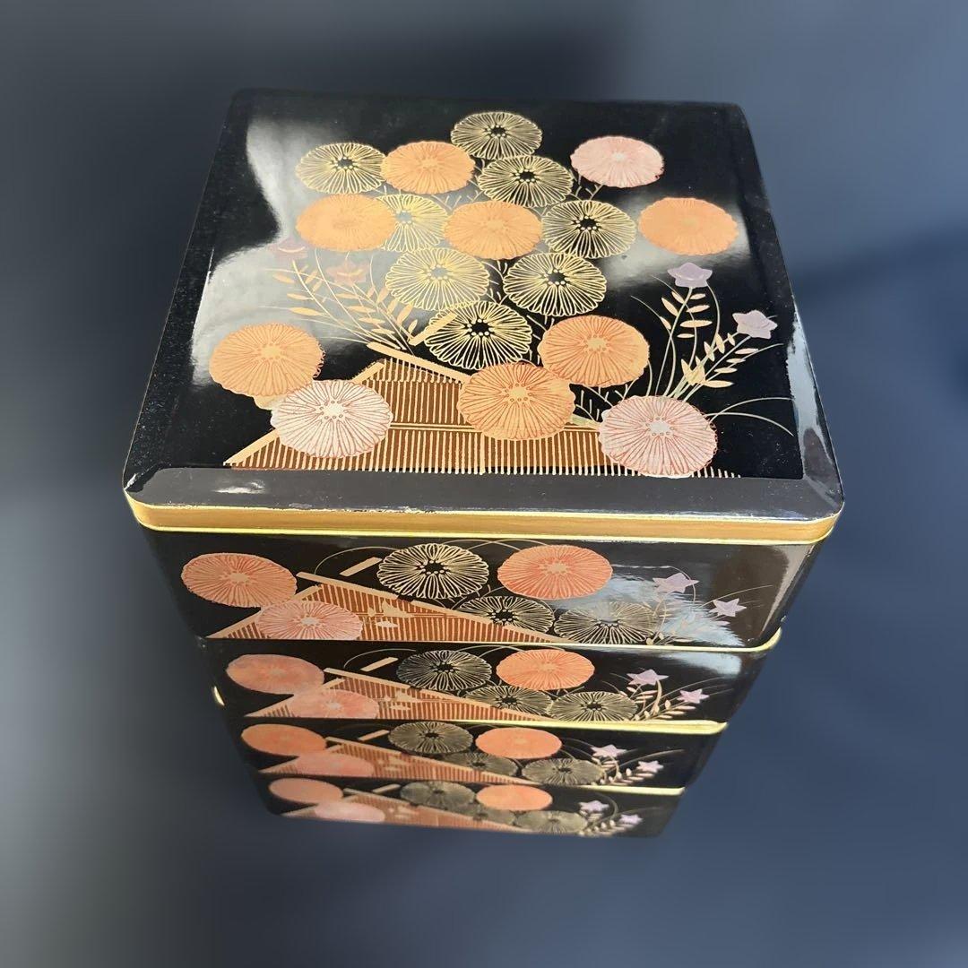 木製漆器　菊紋様 蒔絵　4段重箱　専用木箱付き 代り蓋つき