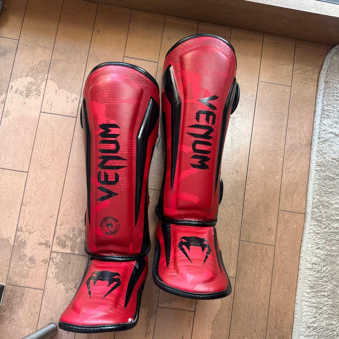 完売品！Venum シンガード Mサイズ レッド/ブラック