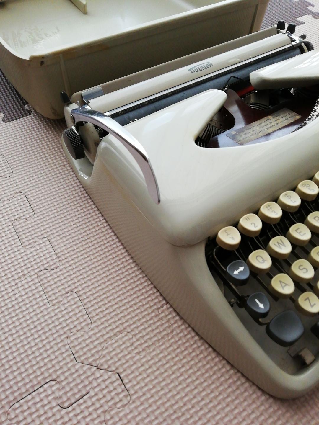 triumph タイプライター　1975年頃購入　昭和40年代　昭和50年代