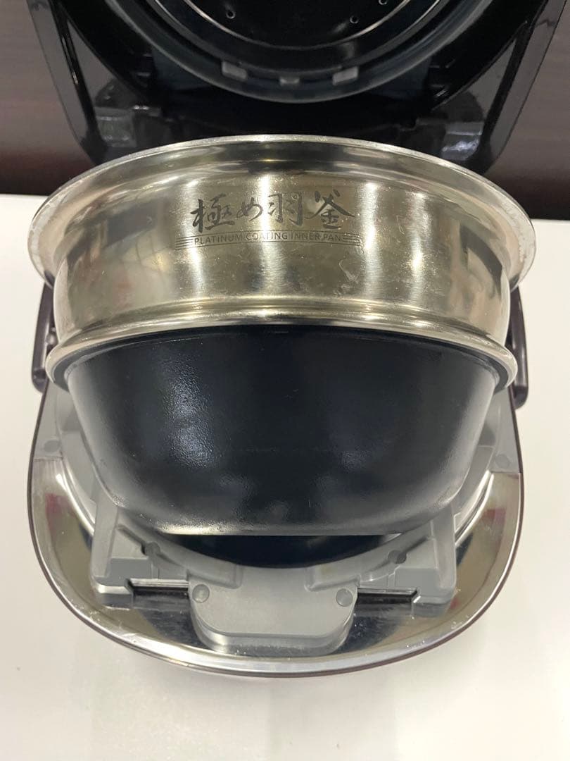 象印 圧力IH炊飯ジャー　極め羽釜　3.5合炊き　NP-QB06