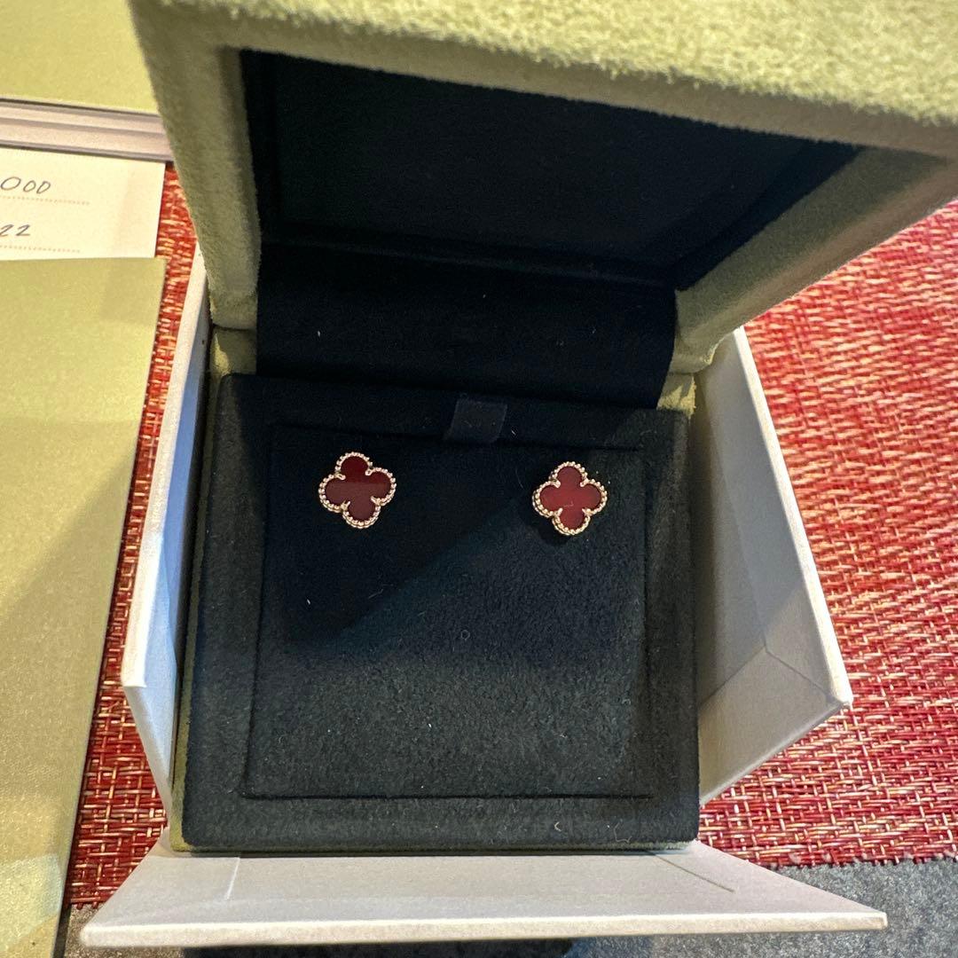 Van Cleef & Arpels レッド スウィート アルハンブラ ピアス