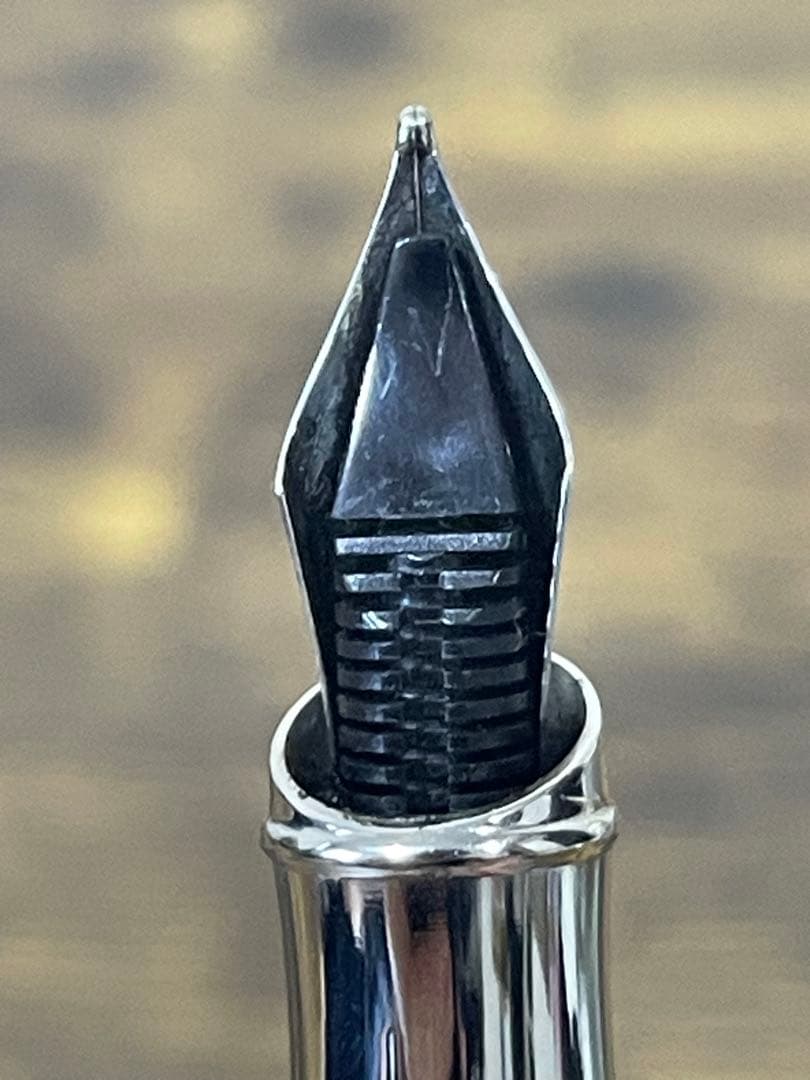 シリアルナンバー　ダイヤモンド　パラジウム仕上げ　ハリーウィンストン　万年筆