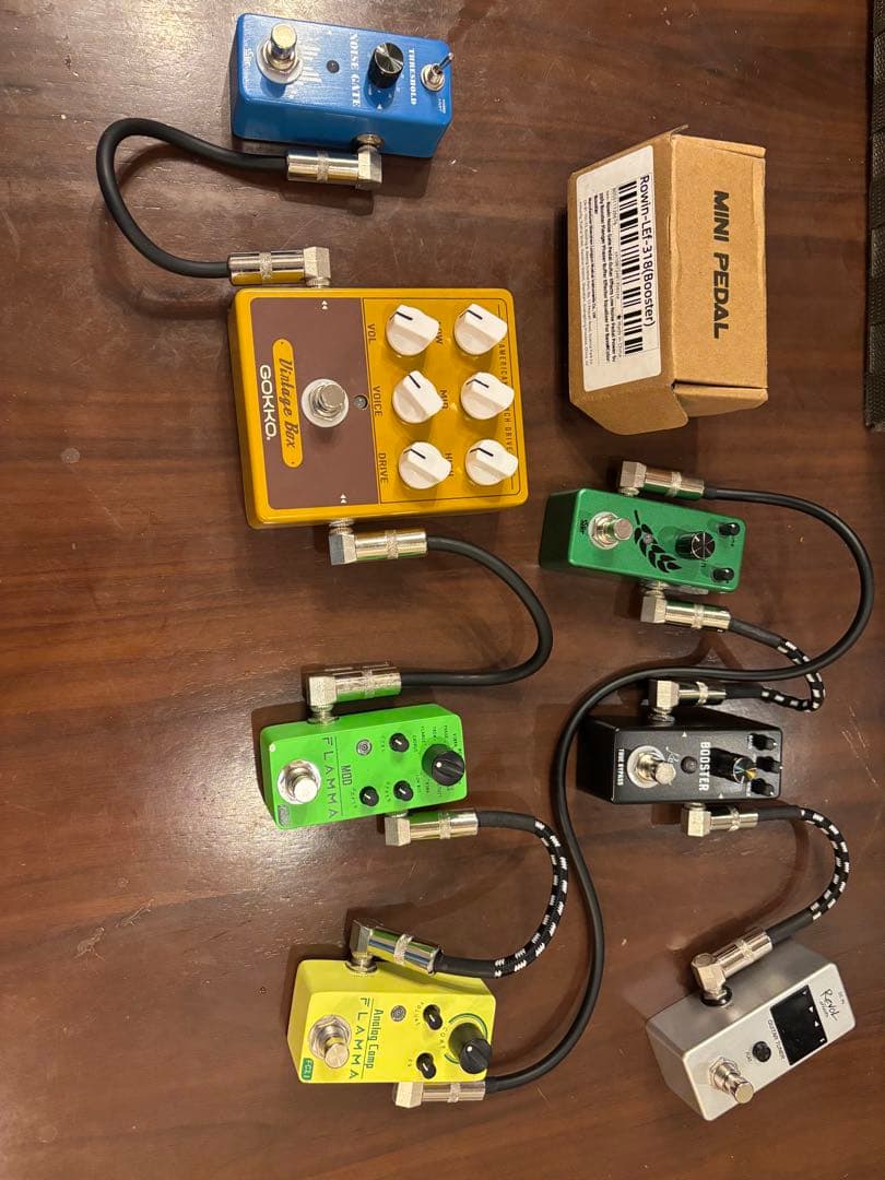 ギターエフェクター　お得なセット（7つのエフェクターセット、パッチケーブル付)