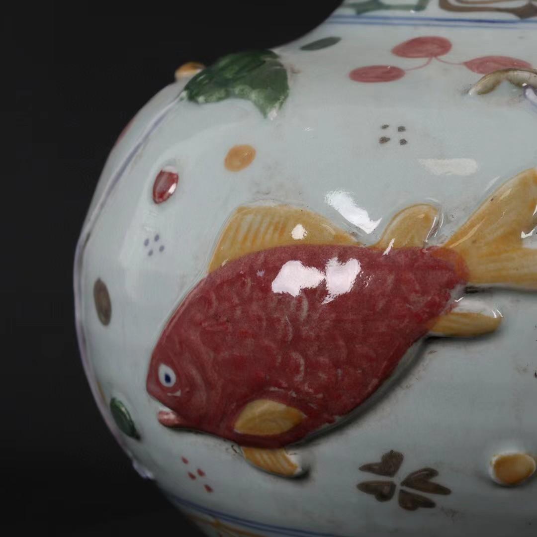 中国古美術✦浮雕・連年有余図・天球瓶30X23cm✦花瓶・文房具・純手描き・陶芸