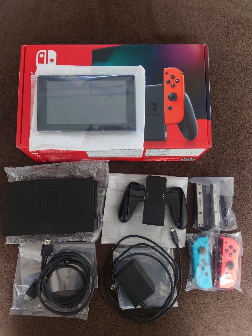 Switch本体（キャリングケース付き）